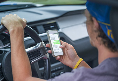 male-baseball-cap-backwards-texting-while-driving